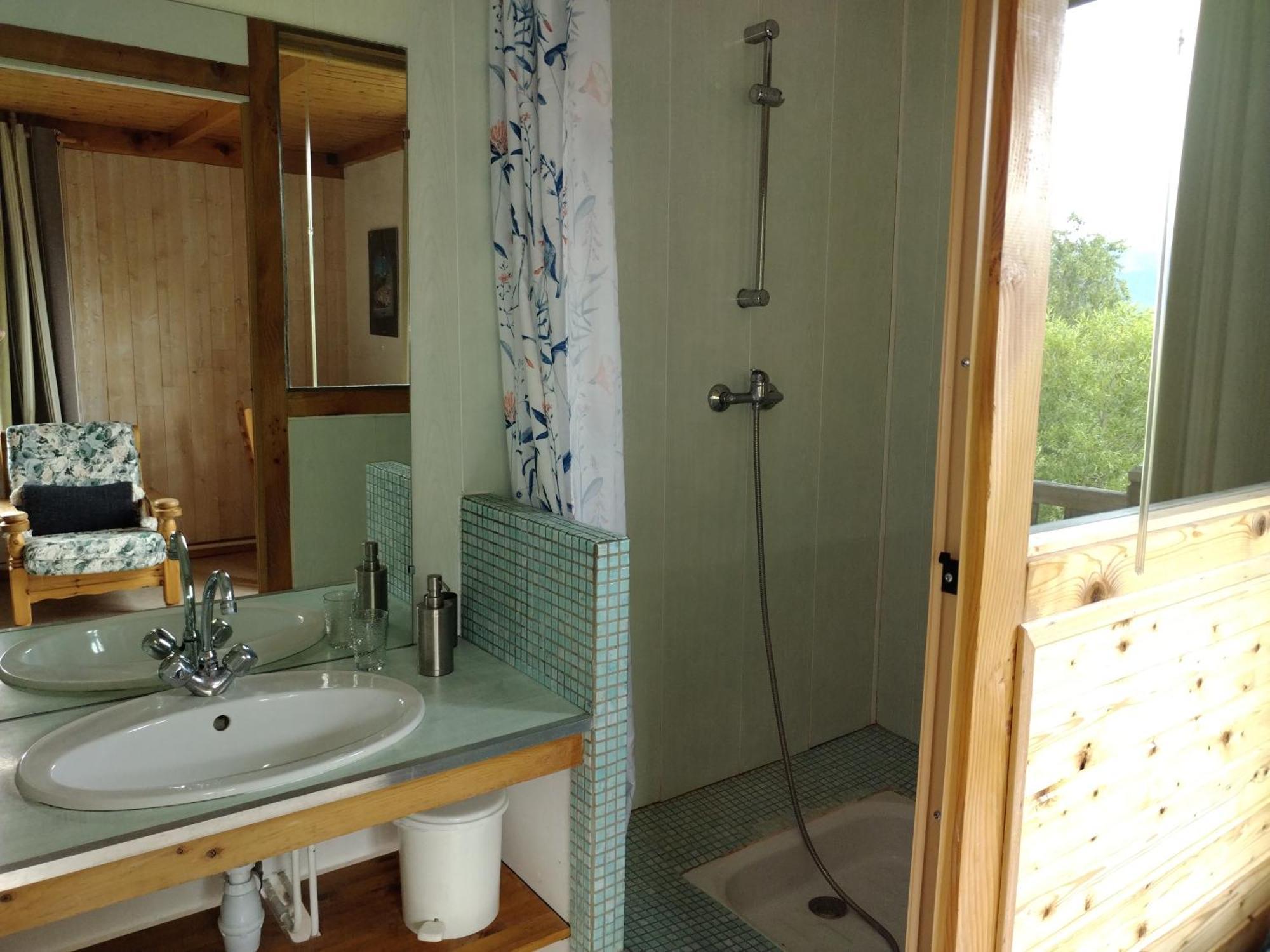 엠브룬 Le Vieux Chalet B&B 외부 사진